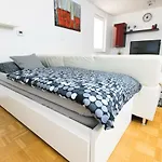 Ruby Private Sauna Retreat Apartment *