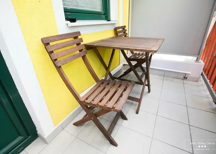 Luxurious Ruby Daire *