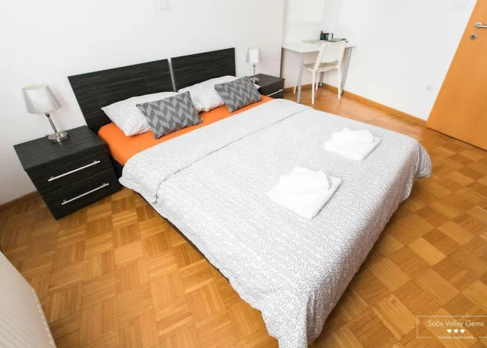 Luxurious Ruby Daire *